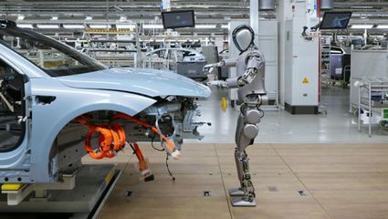 国产人形机器人开始进工厂!优必选Walker S在新能源汽车工厂首次"实训"